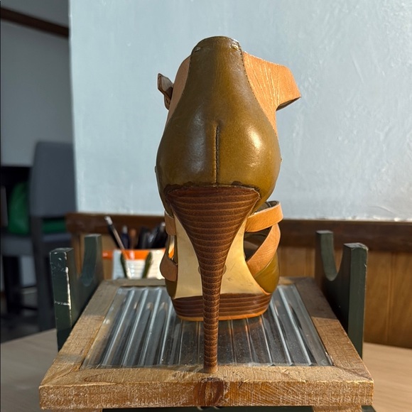 Michael Kors Tan Strappy Women's Heels - Picture 5 of 12